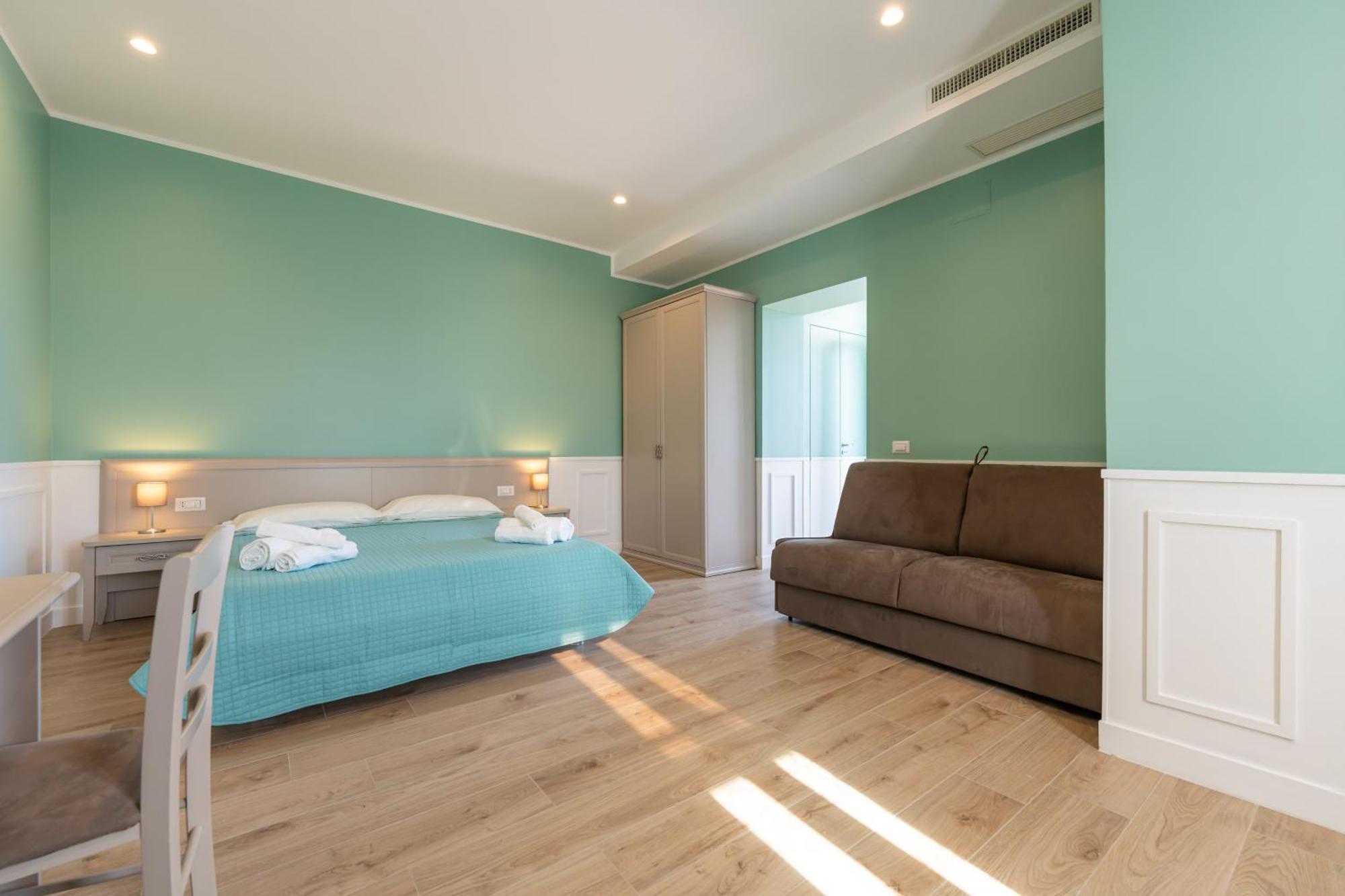 Daca Luxury * Napoli